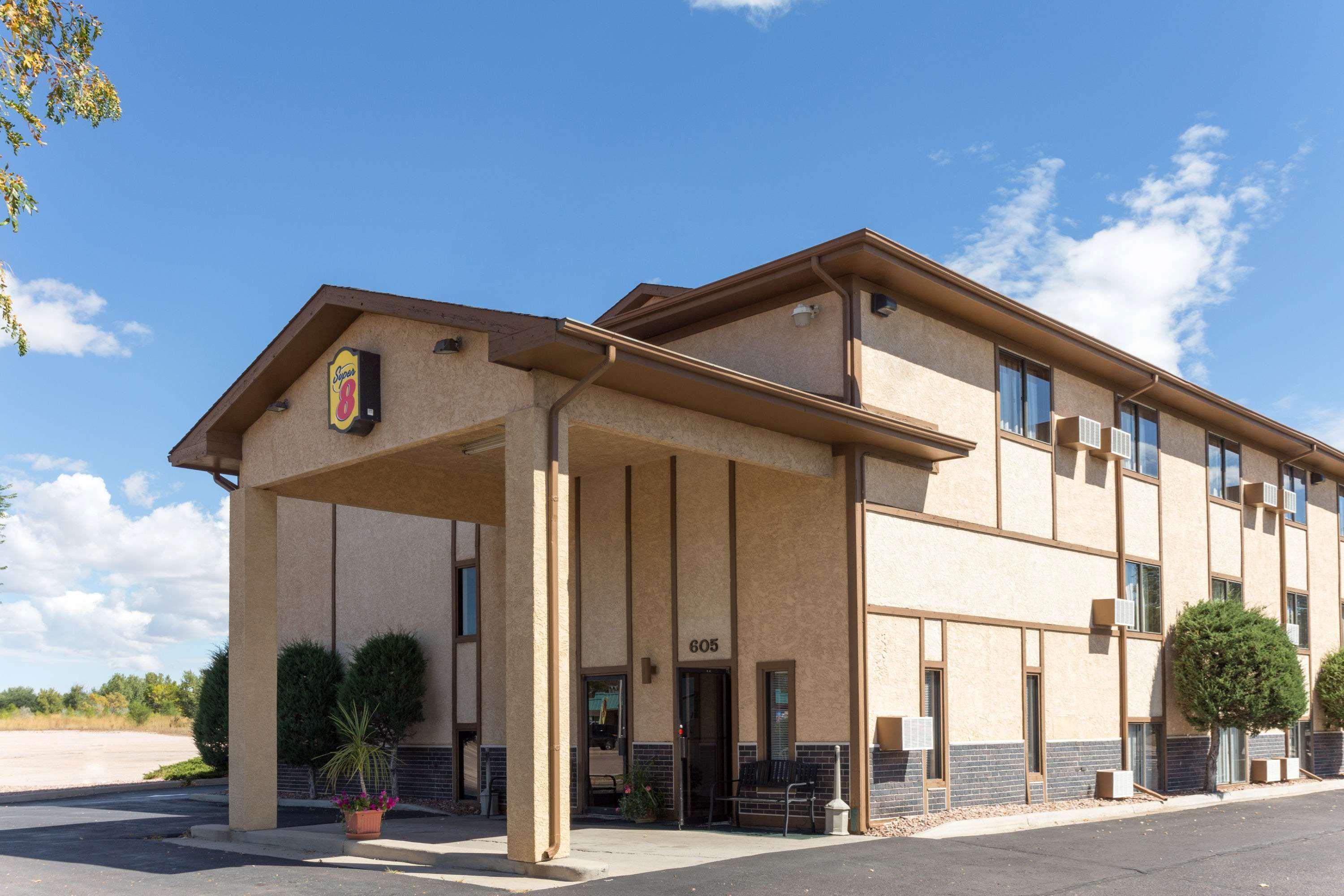 Super 8 By Wyndham Colorado Springs Peterson Space Force Cimarron Hills Exteriör bild